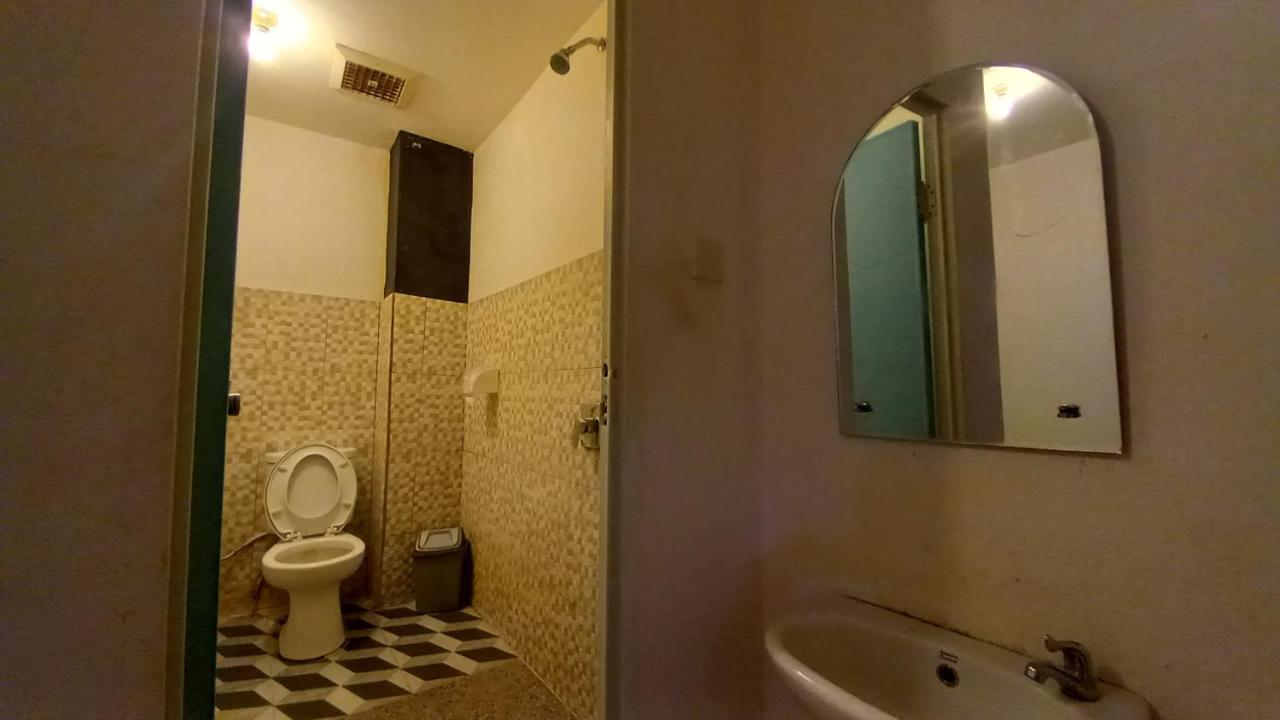 Dc Hotel & Hostel Labuan Bajo Ngoại thất bức ảnh