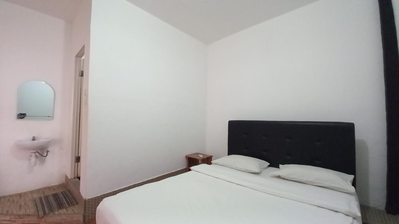 Dc Hotel & Hostel Labuan Bajo Ngoại thất bức ảnh