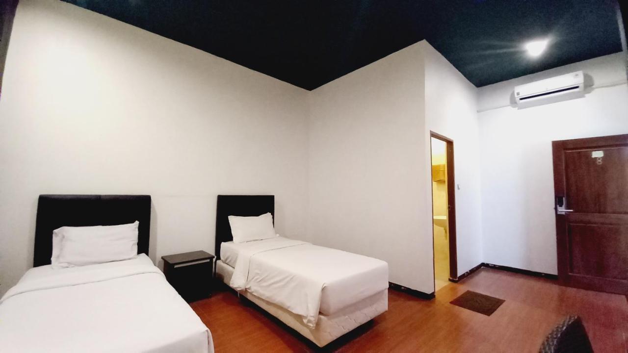 Dc Hotel & Hostel Labuan Bajo Ngoại thất bức ảnh