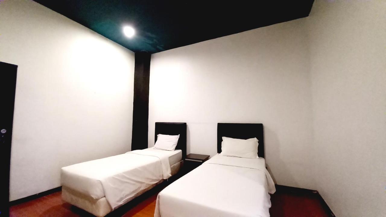 Dc Hotel & Hostel Labuan Bajo Ngoại thất bức ảnh
