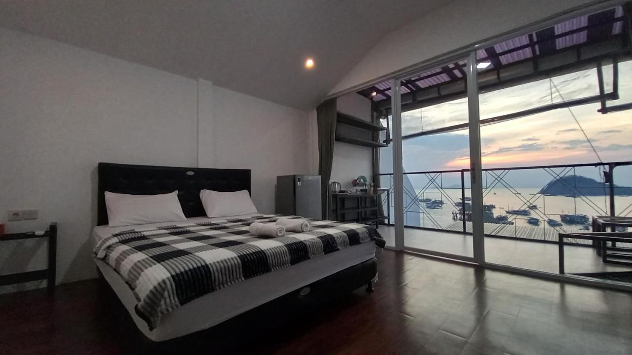 Dc Hotel & Hostel Labuan Bajo Ngoại thất bức ảnh