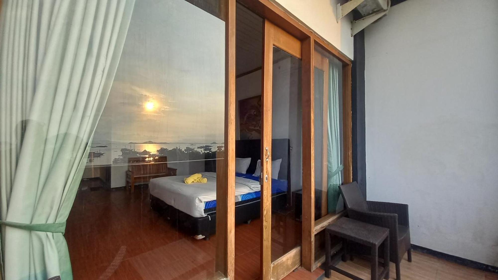 Dc Hotel & Hostel Labuan Bajo Ngoại thất bức ảnh